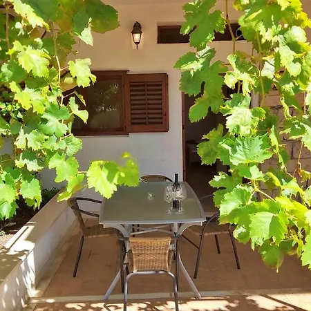 Apartments Gajo Omis Exterior photo